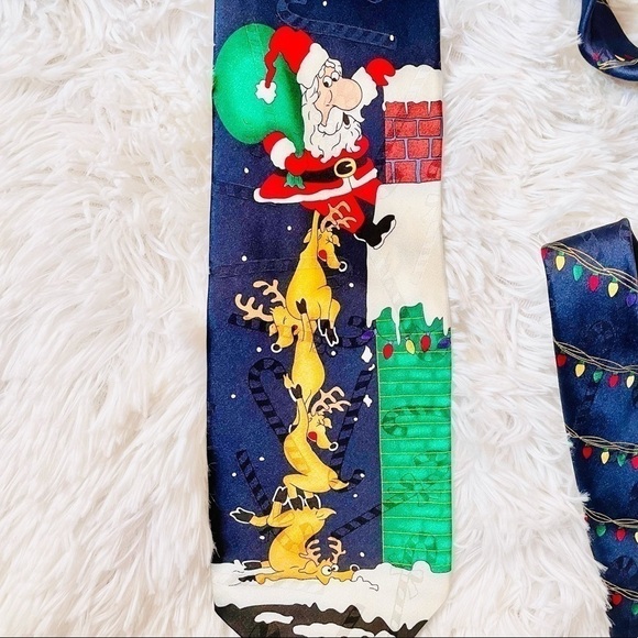 Hallmark Yule Tie Greetings Tie Silk Santa Reindeer Presents Rooftop Chimney - Picture 1 of 11
